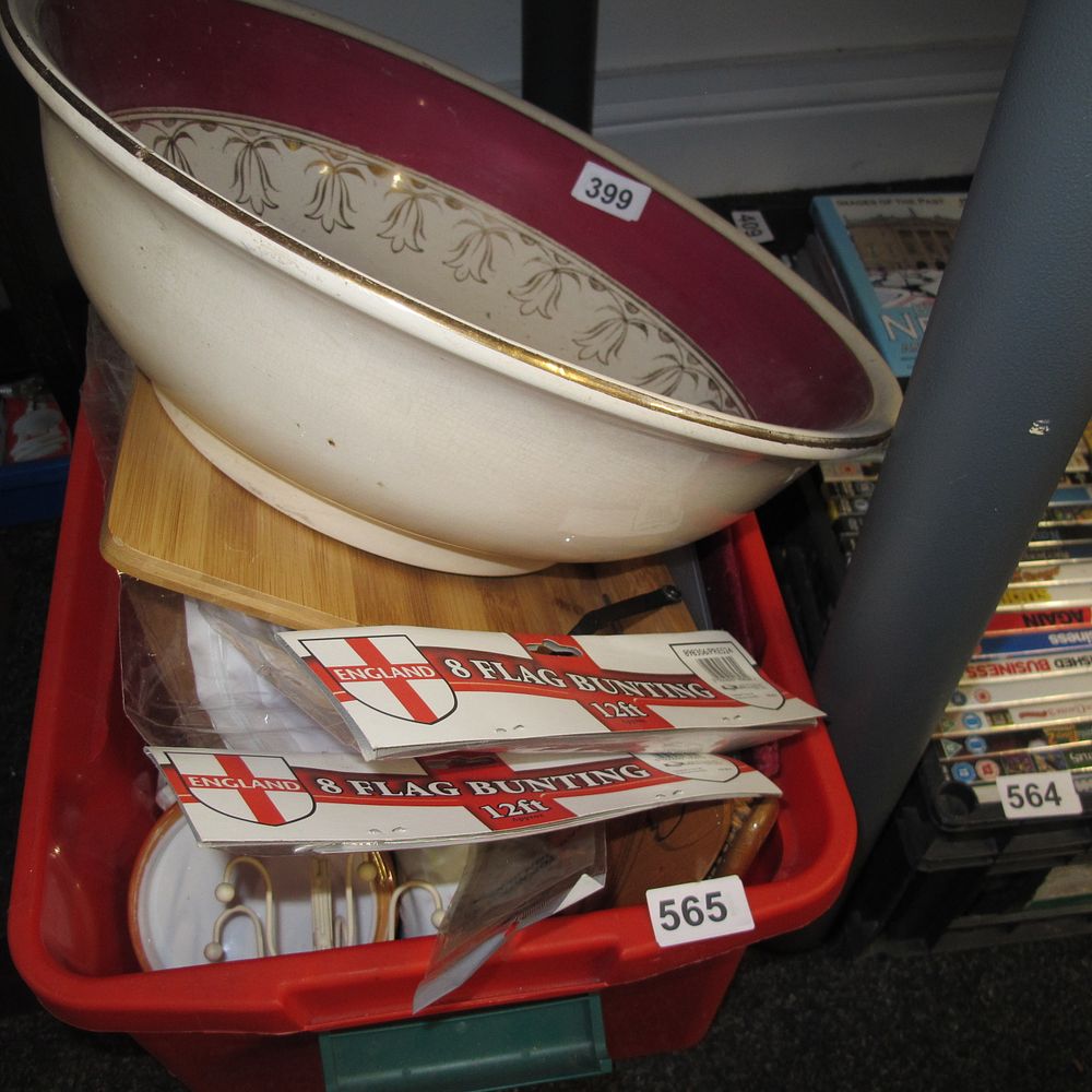 Lot 565: Box of misc.