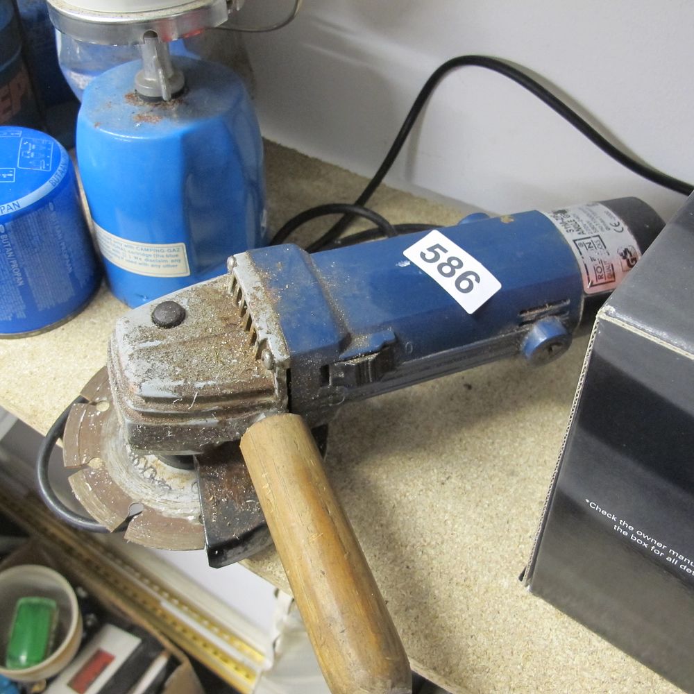 Lot 586: Angle grinder