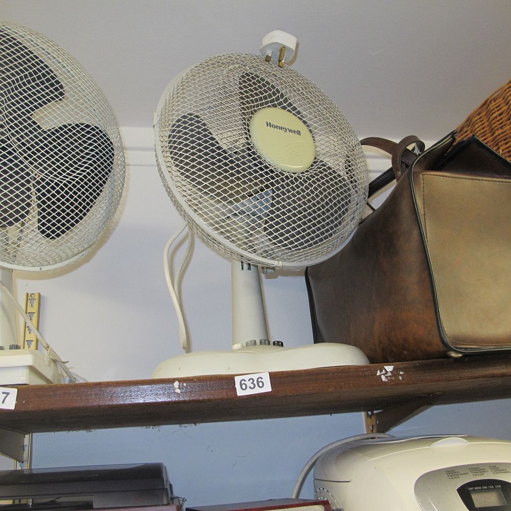 Lot 636: Desk fan