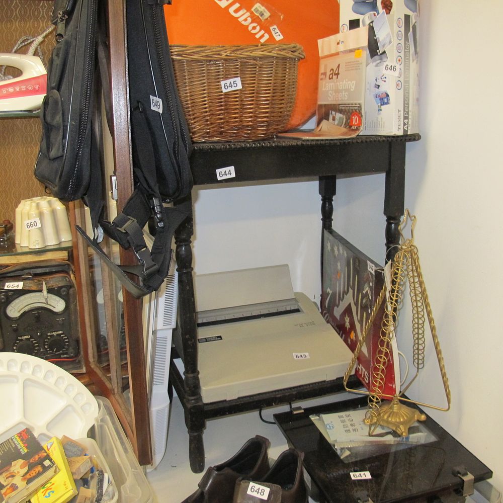 Lot 644: Vintage occasional table