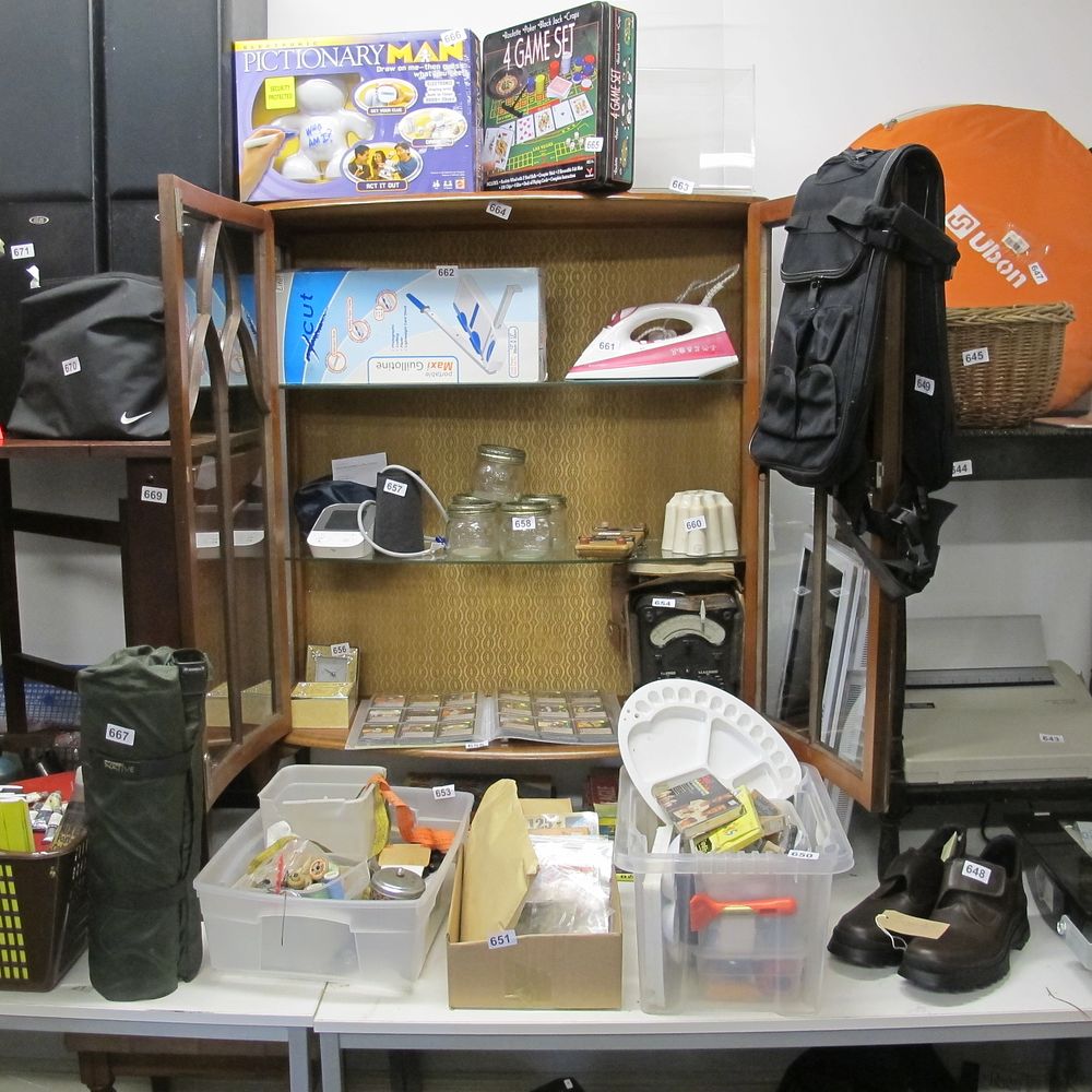 Lot 664: Vintage china cabinet