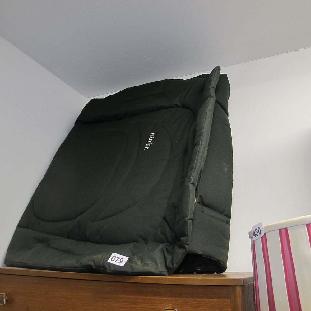Lot 679: lilo padded cover fishermans