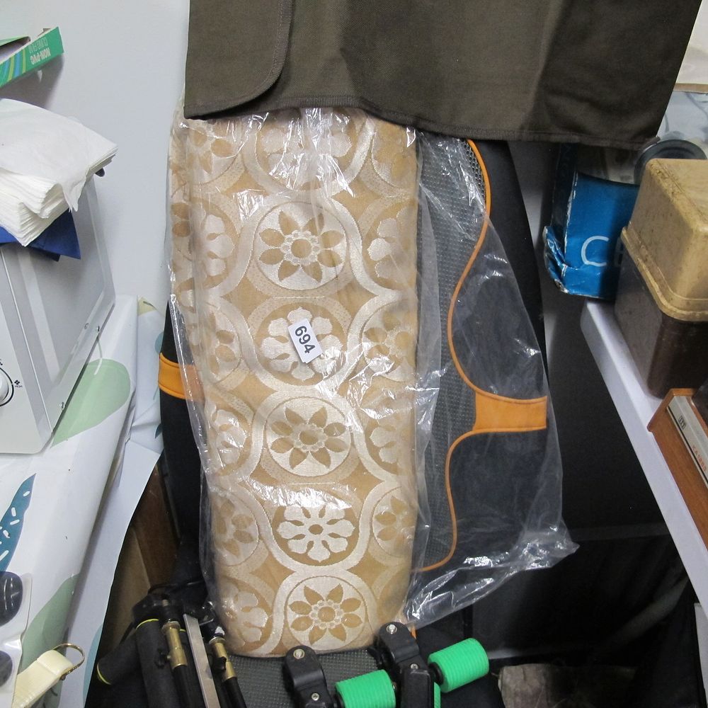 Lot 694: roll of material