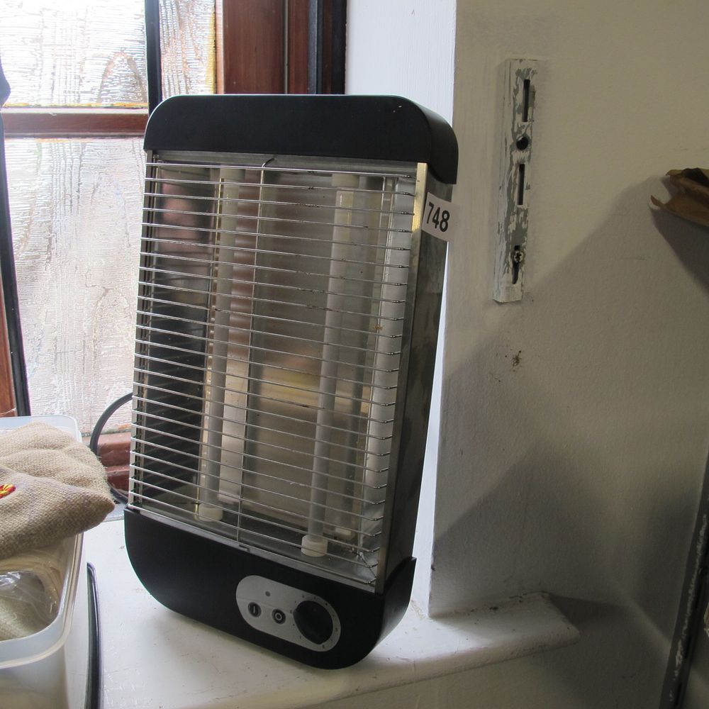 Lot 748: Electric heater