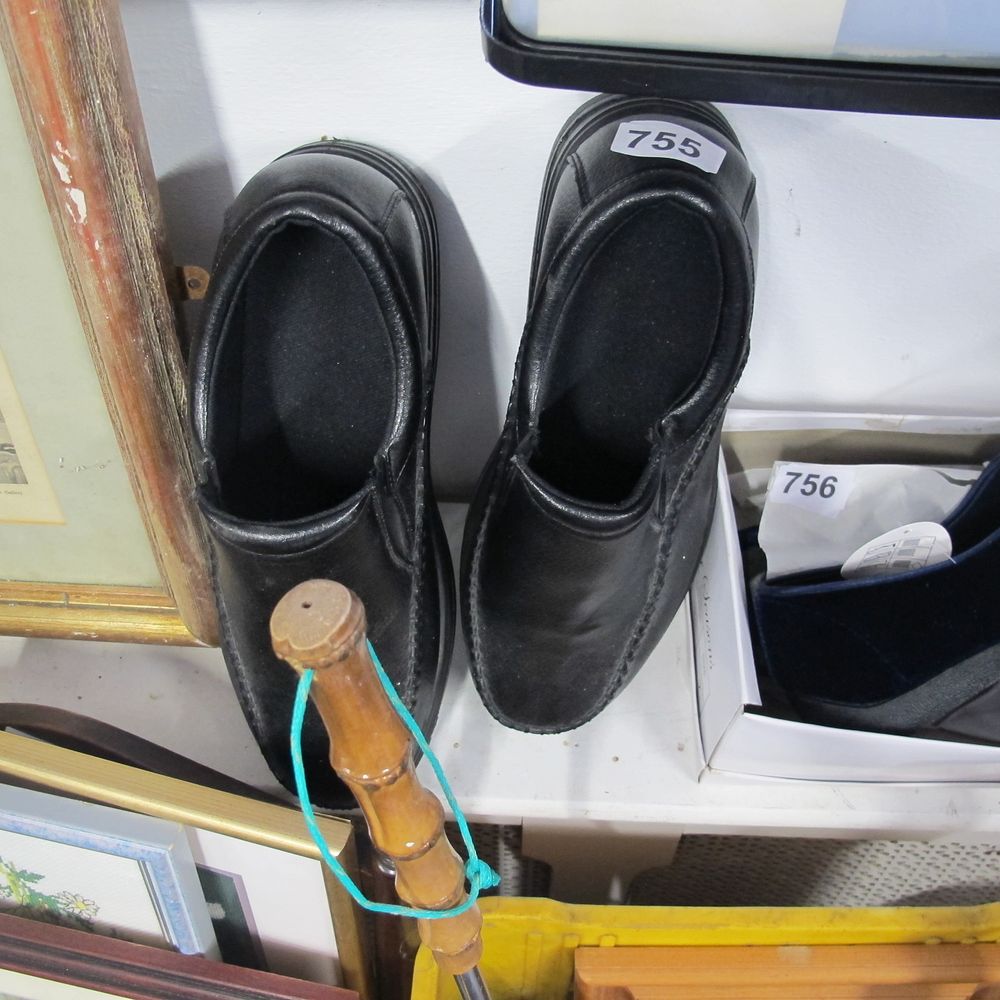 Lot 755: A pair of black shoes