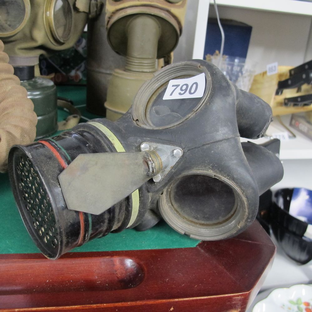 Lot 790: WW2 Gas mask