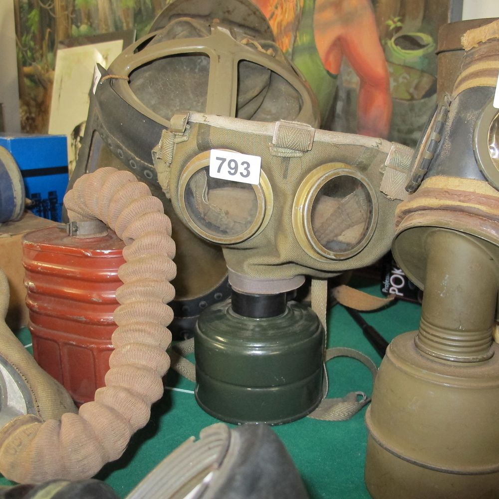 Lot 793: WW2 Gas mask