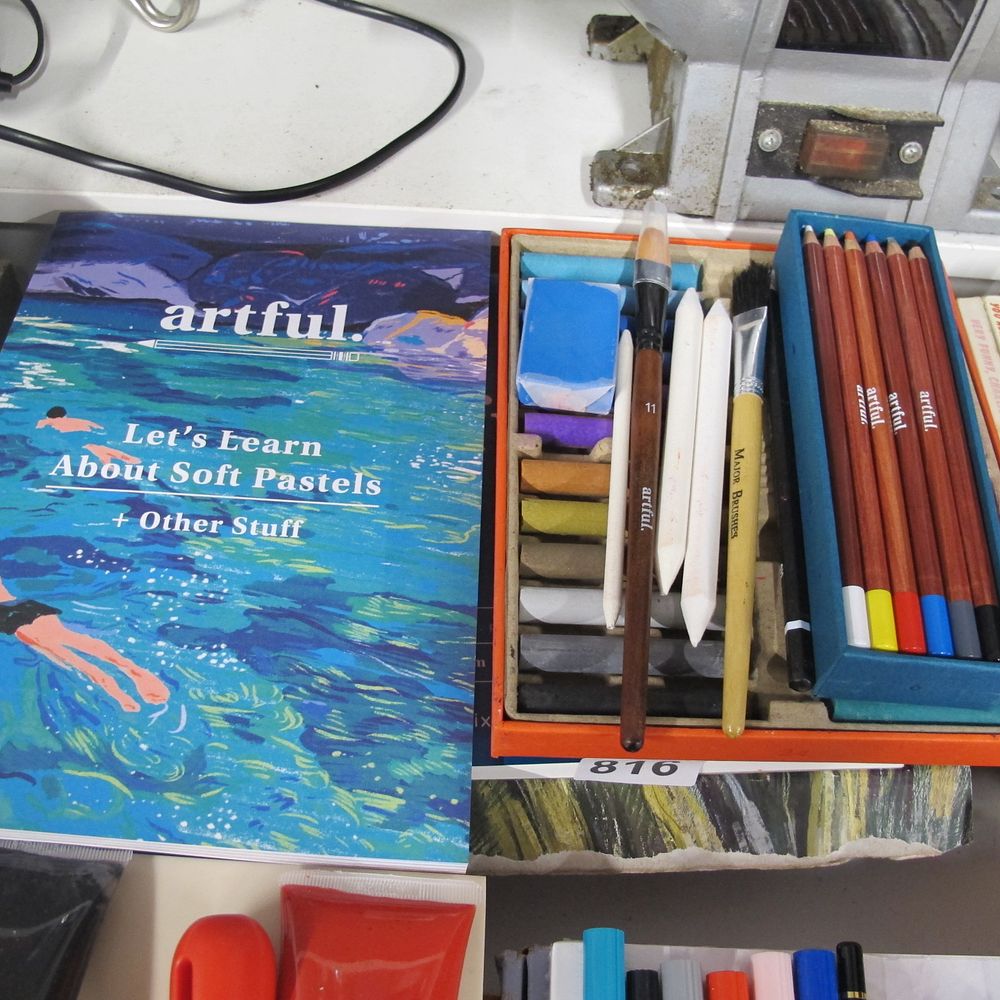 Lot 816: Artful soft pastels set