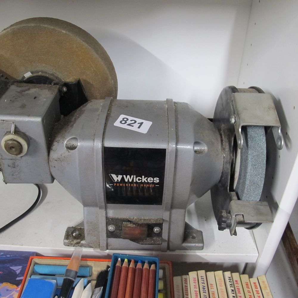 Lot 821: Wickes bench grinder