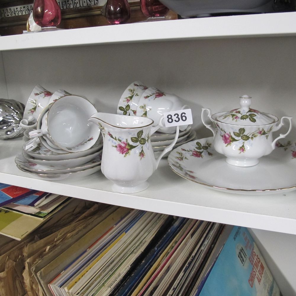 Lot 836: Floral tea service