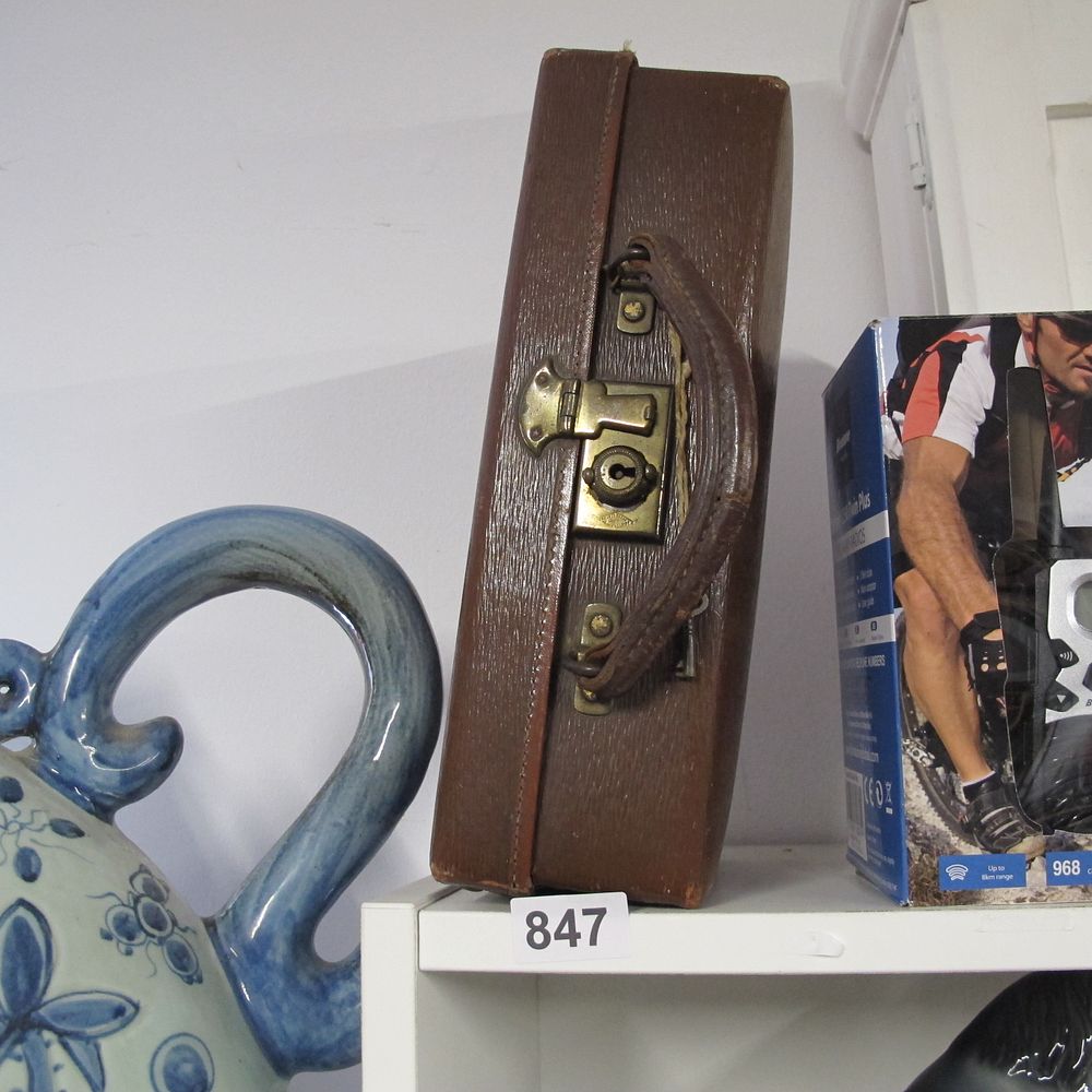 Lot 847: Vintage vanity case