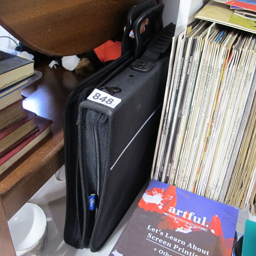 Lot 848: Artist storage case