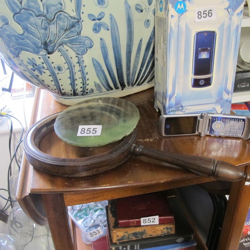 Lot 855: Vintage magnifying glass af