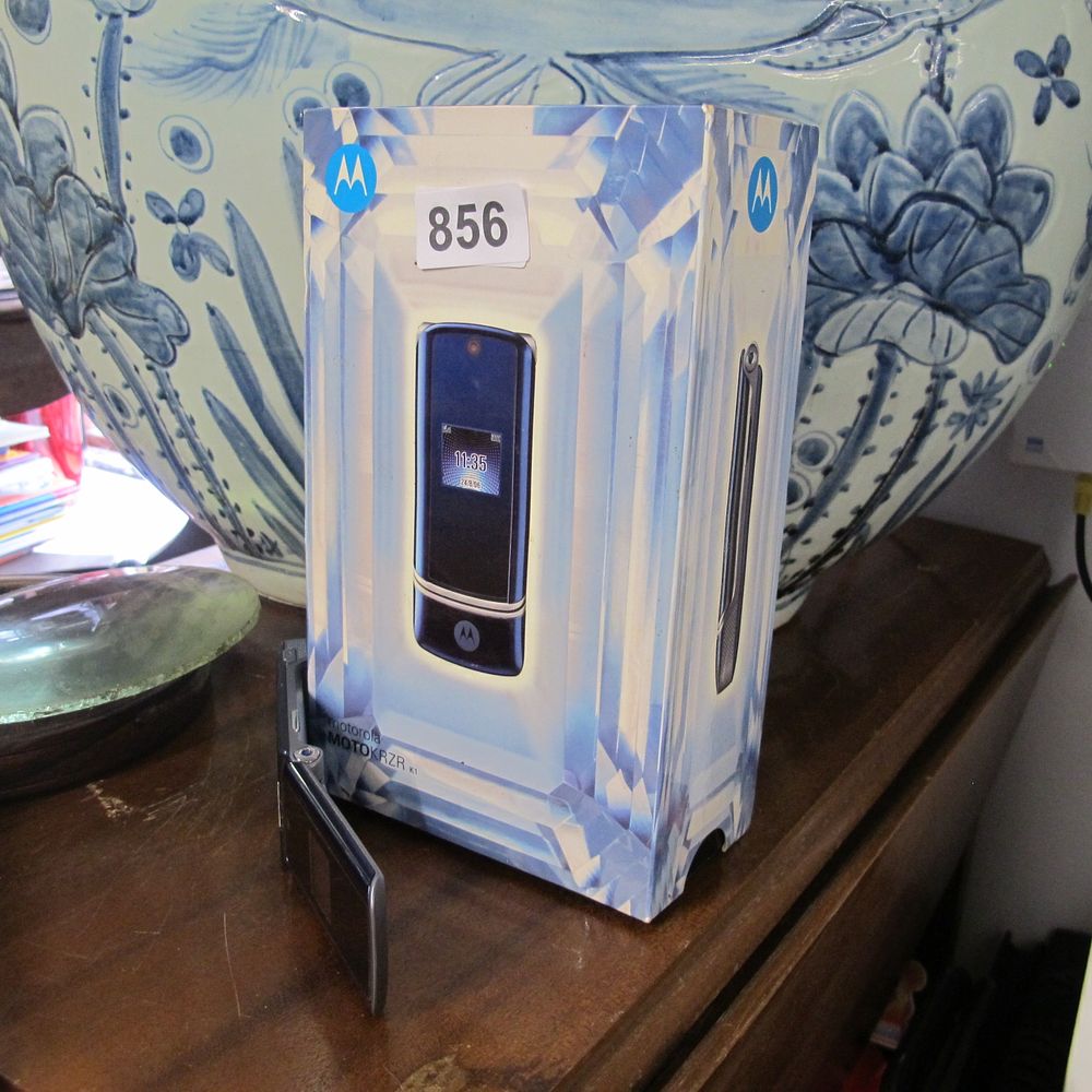 Lot 856: Motorola Razr