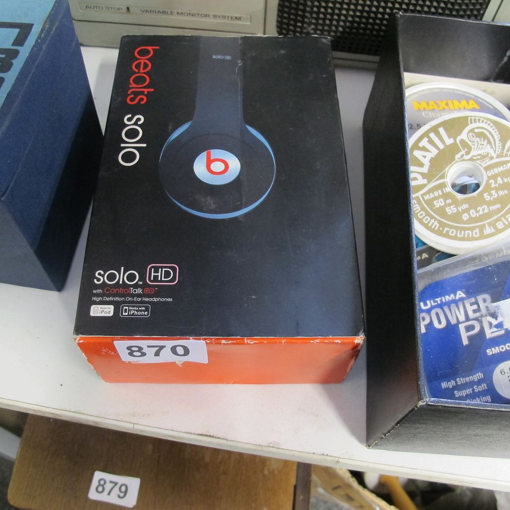 Lot 870: Beats solo headphones
