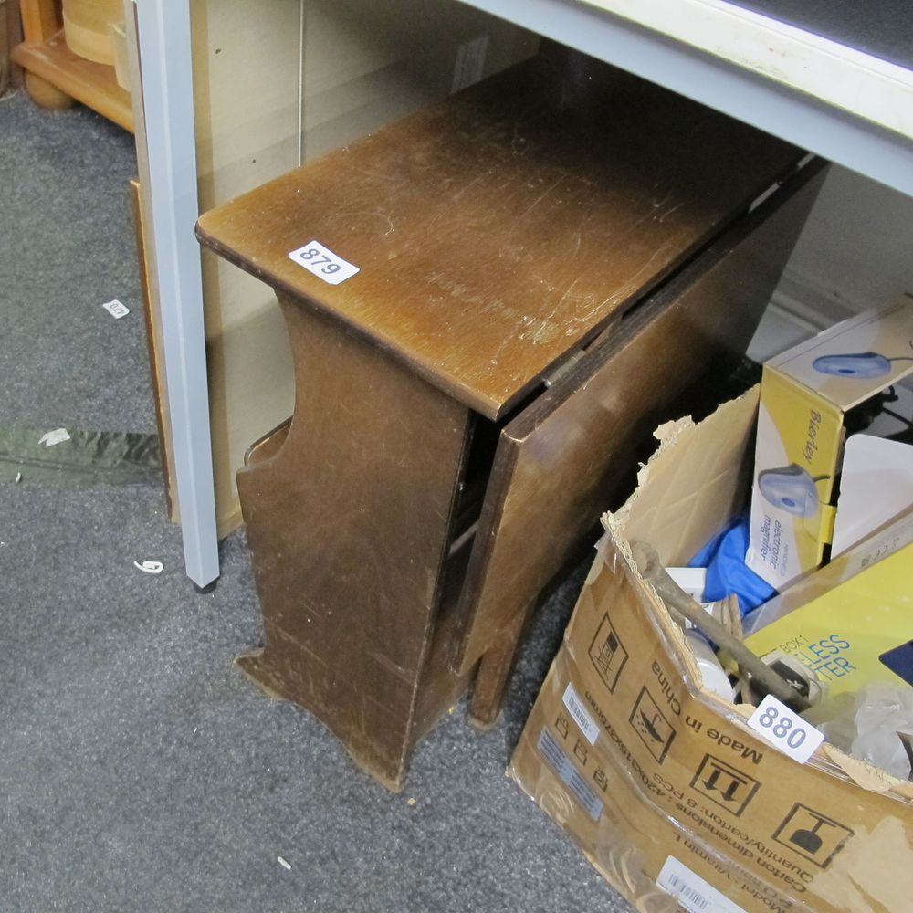Lot 879: drop leaf table with integral magazine rack