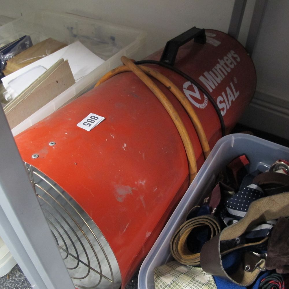 Lot 885: Gas space heater