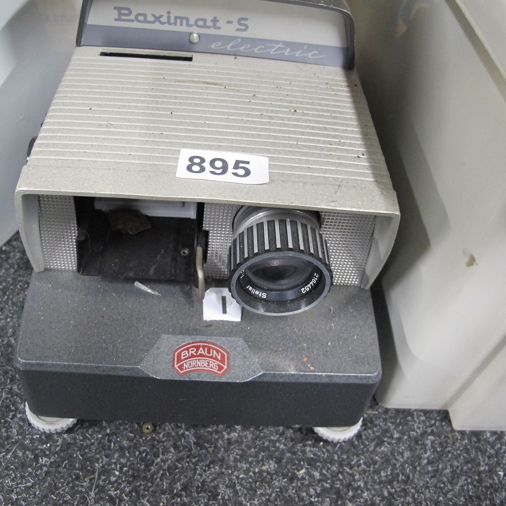 Lot 895: Vintage projector