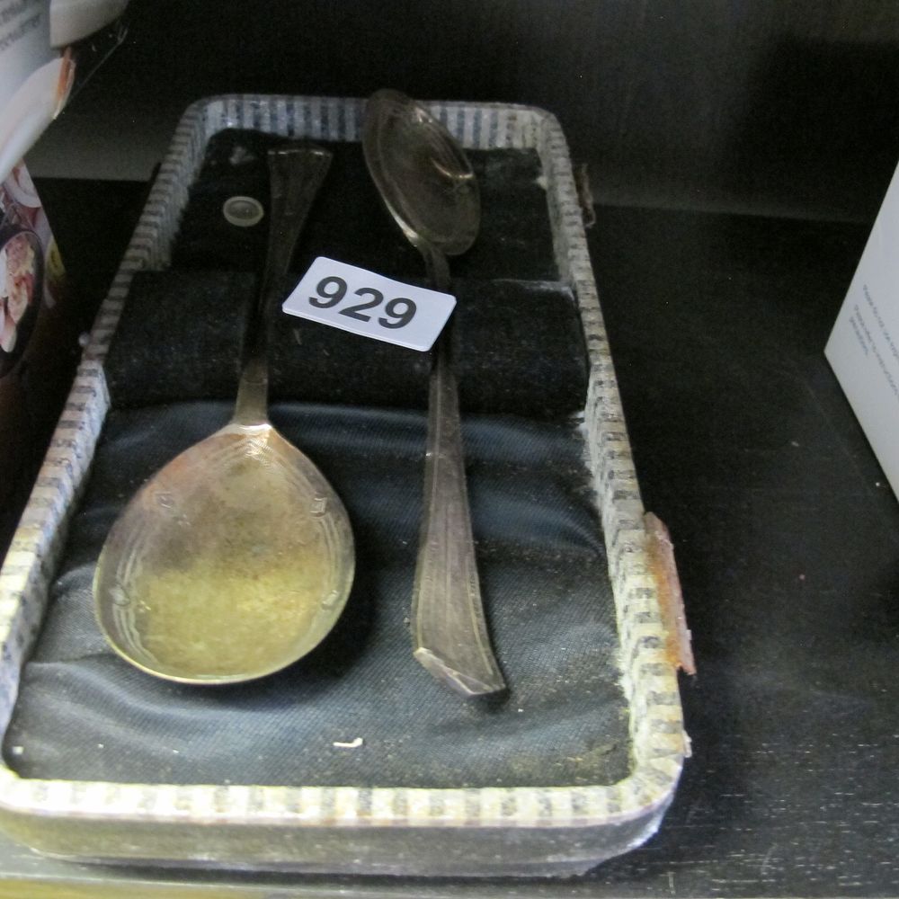 Lot 929: dessert serving spoons