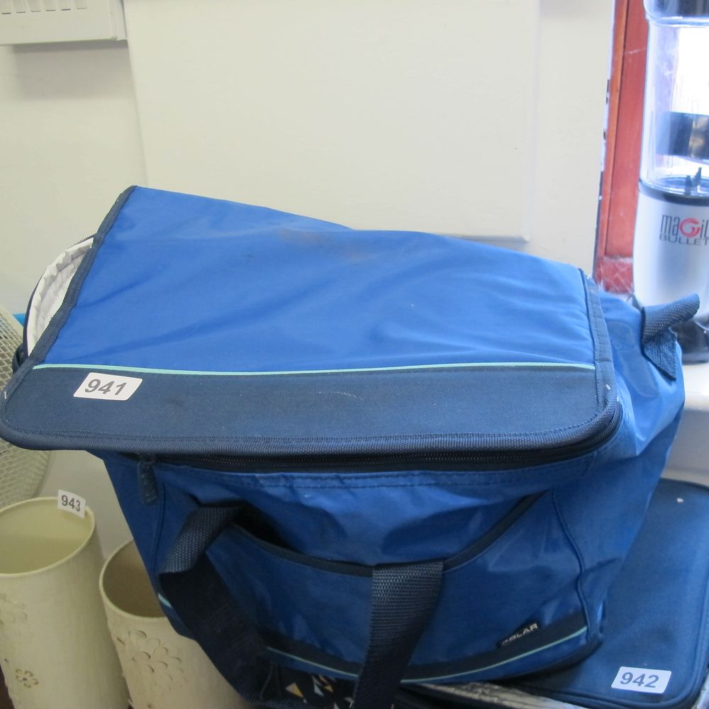 Lot 941: Polar cold bag