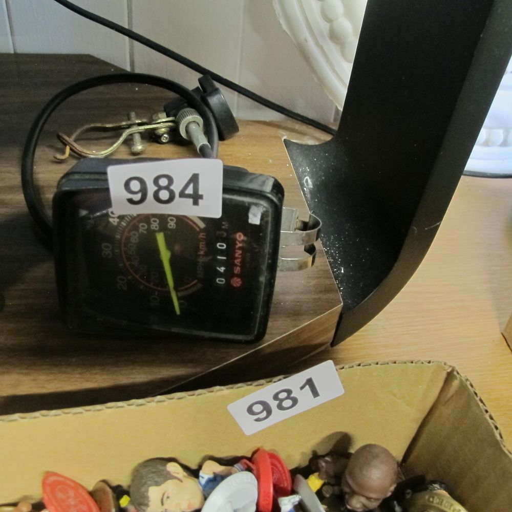 Lot 984: Bicycle speedometer
