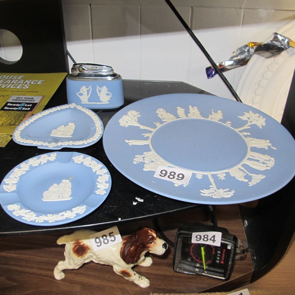 Lot 989: Wedgwood Jasperware items