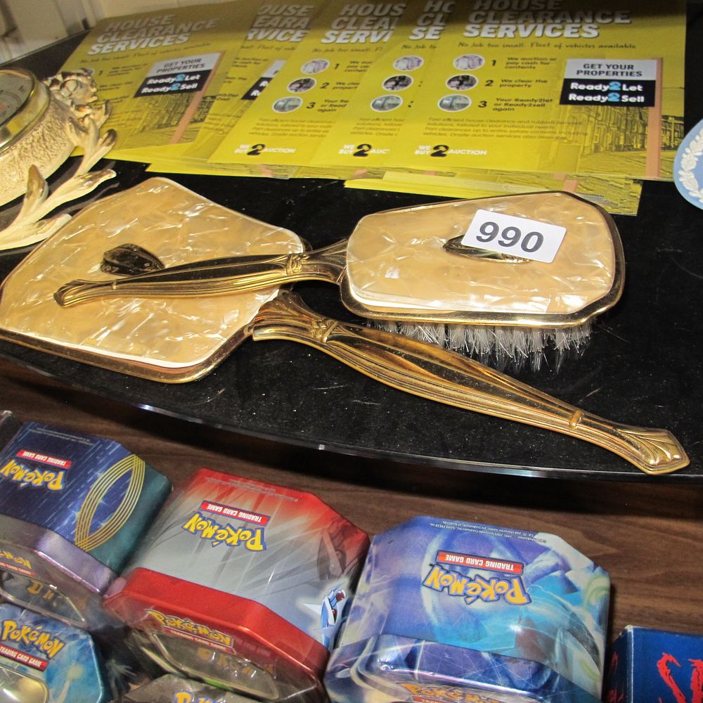 Lot 990: Vintage vanity set