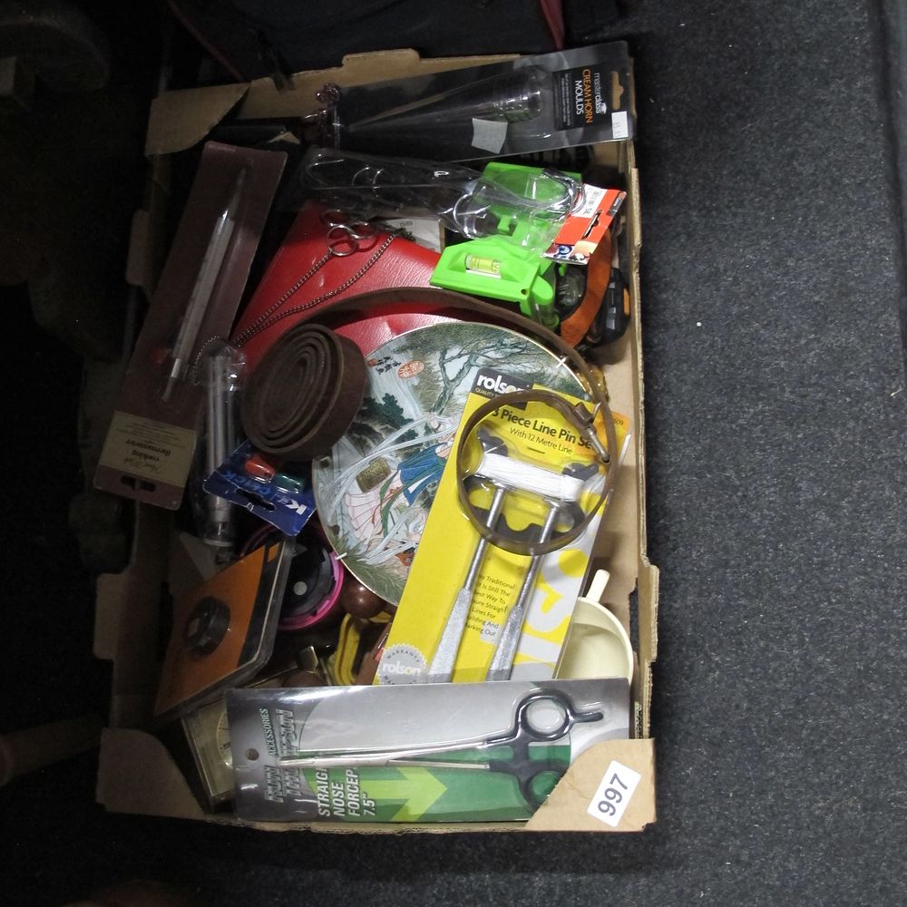 Lot 997: box of misc