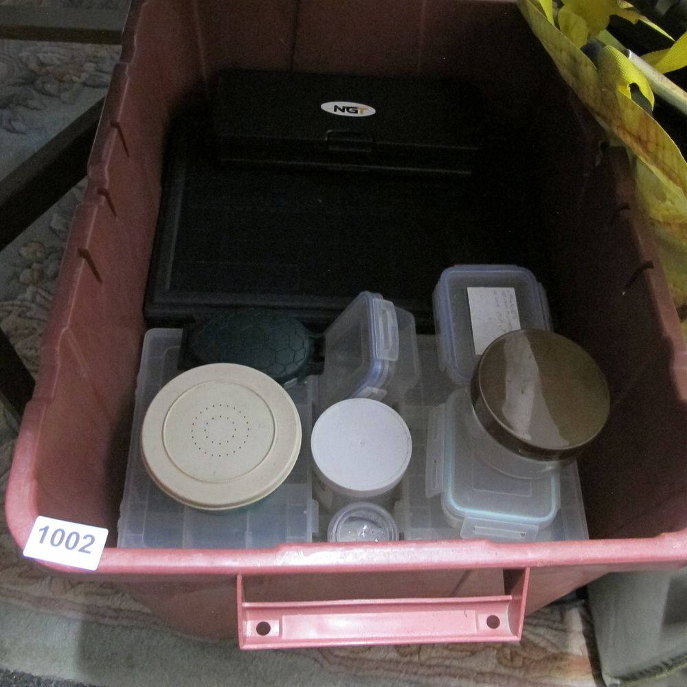 Lot 1002: various misc fishing equipment