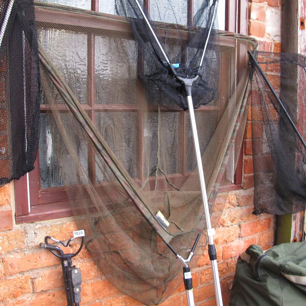 Lot 1030: XL catch net