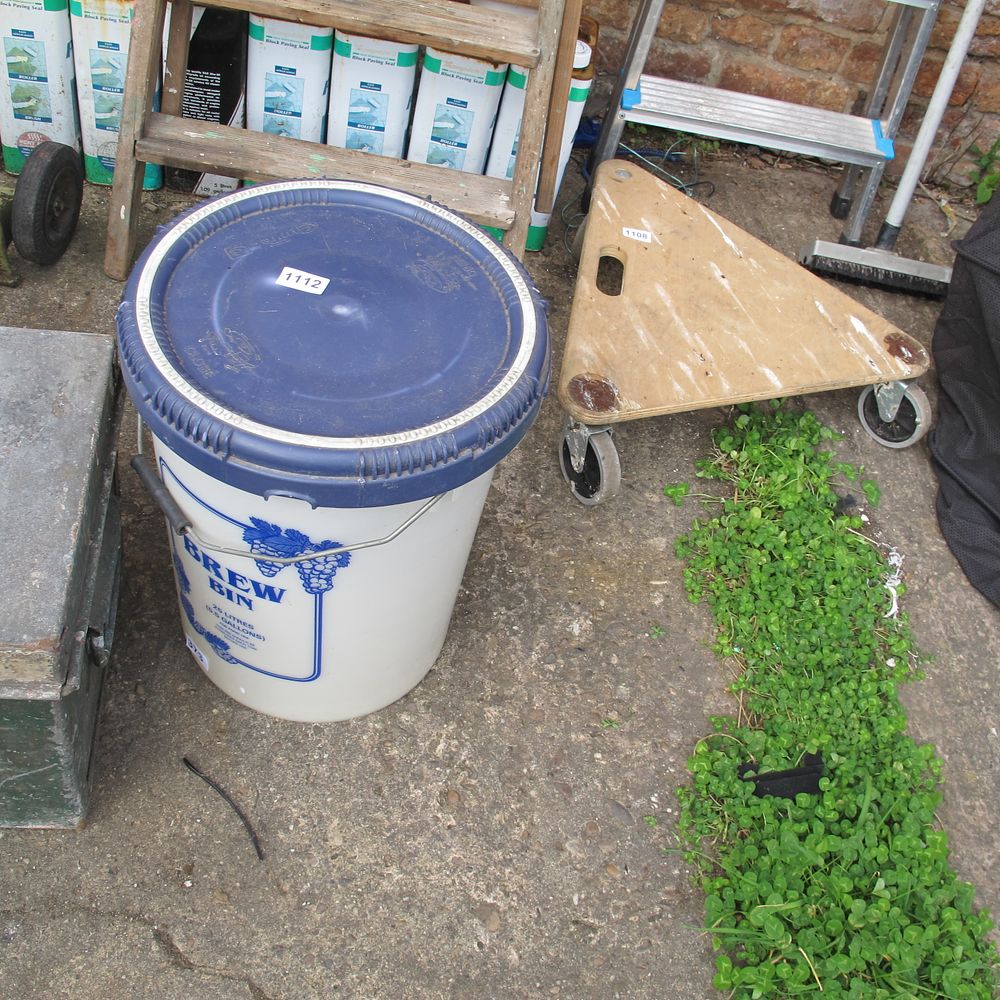 Lot 1112: brewing bin