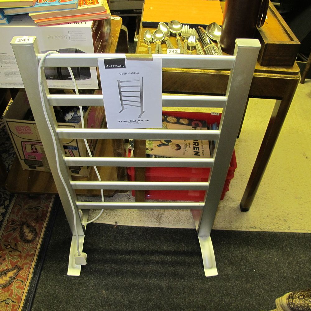 Lot 241: Lakeland Dry-Soon Freestanding Towel Warmer