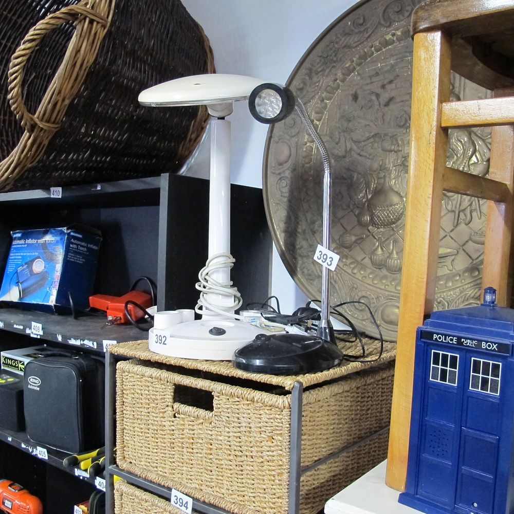 Lot 393: White LED Desk Lamp with Flexible Gooseneck Arm
