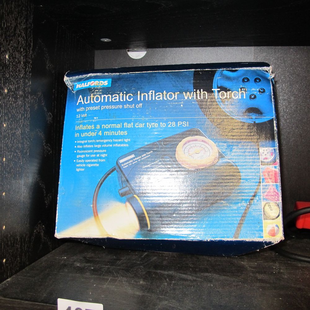 Lot 407: Halfords 12V Automatic Tyre Inflator with Integral Torch