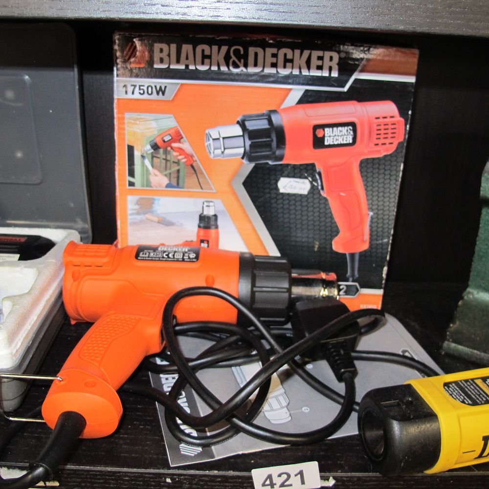 Lot 421: Black & Decker 1750W Heat Gun in Original...