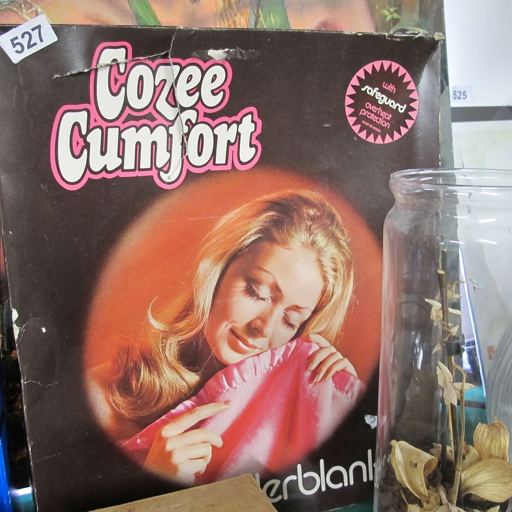 Lot 527: Cozee Cumfort Heated Blanket Box