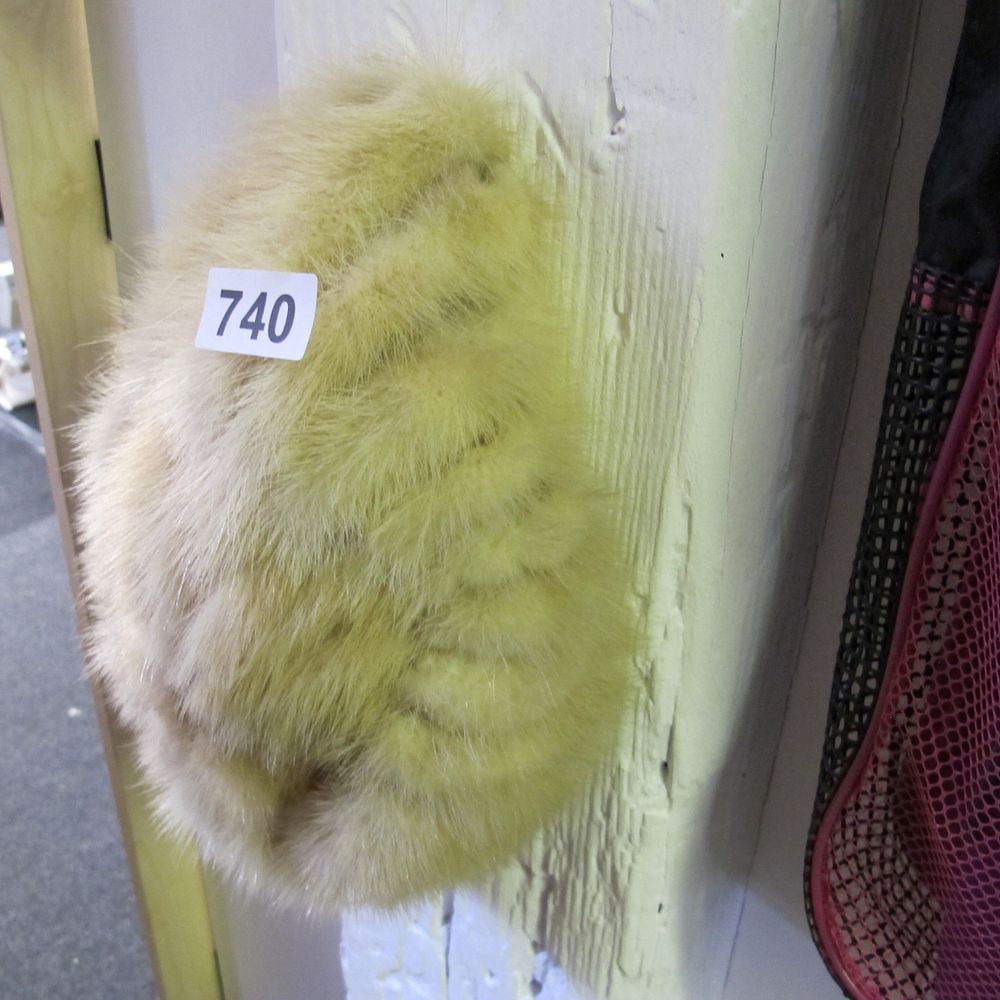 Lot 740: Pale Yellowish-Beige Fur Hat