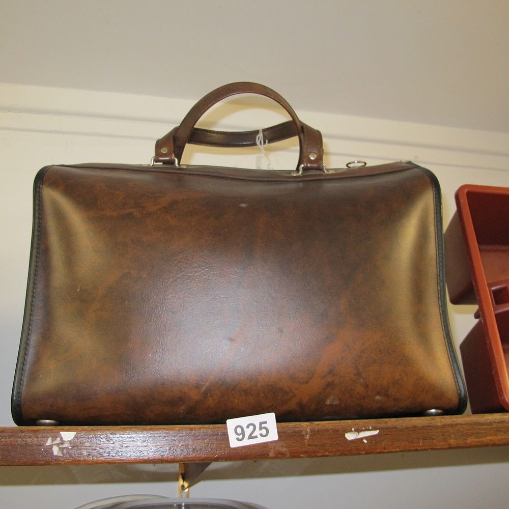 Lot 925: Vintage Mottled Brown Leather-Style Handbag