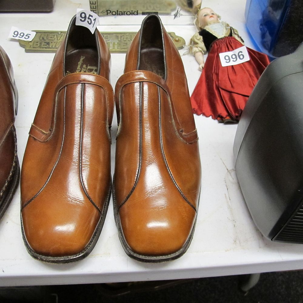 Lot 951: Pair of Men's Brown Leather Slip-On Shoes