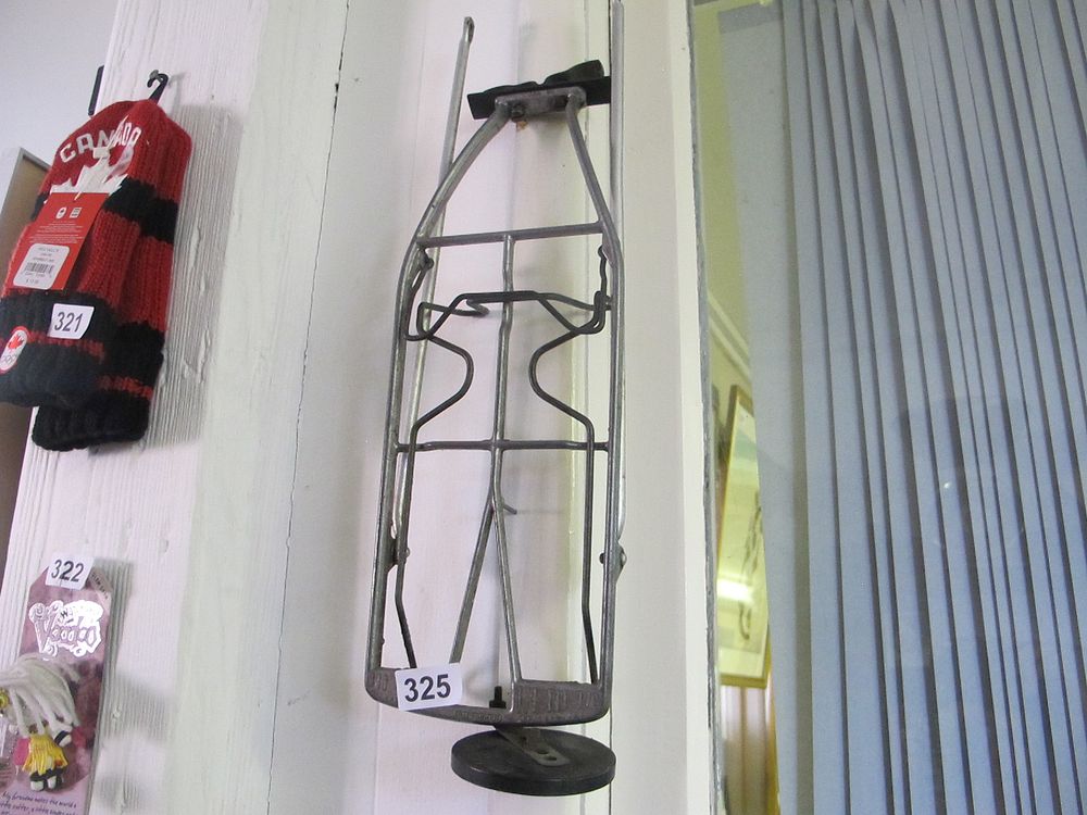 Lot 325: A bike carry all