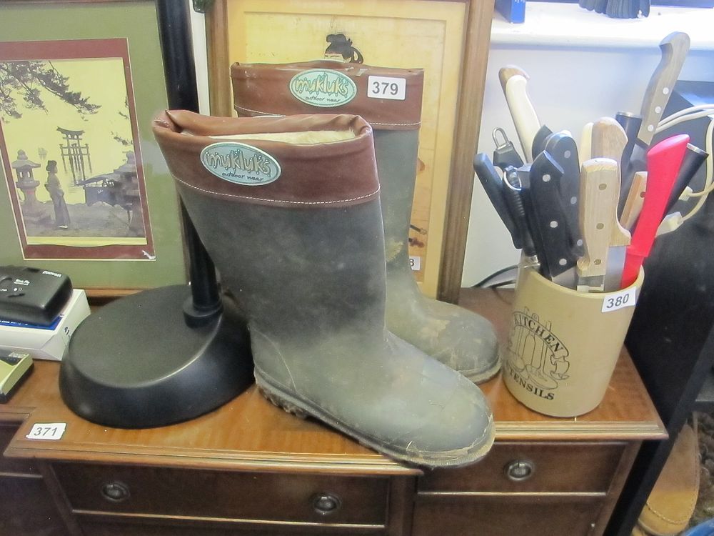 Lot 379: A Pair of Contemporary Mukluks Outdoor Wear Boots
