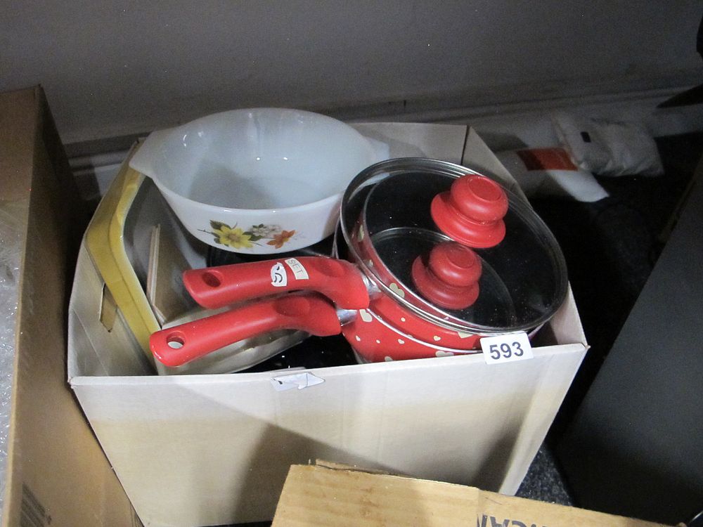 Lot 593: A Mixed Lot of Assorted Kitchenware