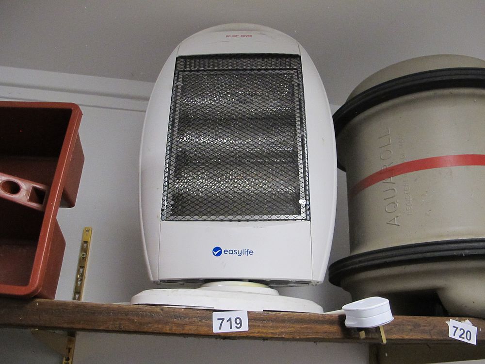 Lot 719: An Easylife Modern Electric Portable Heater