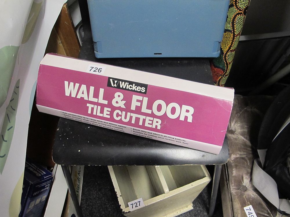 Lot 726: A Modern Wickes Wall & Floor Tile Cutter