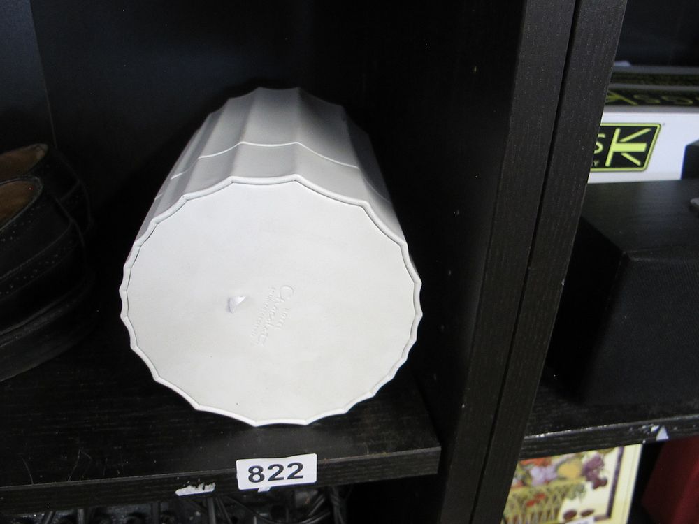 Lot 822: A Contemporary jar from chocolat