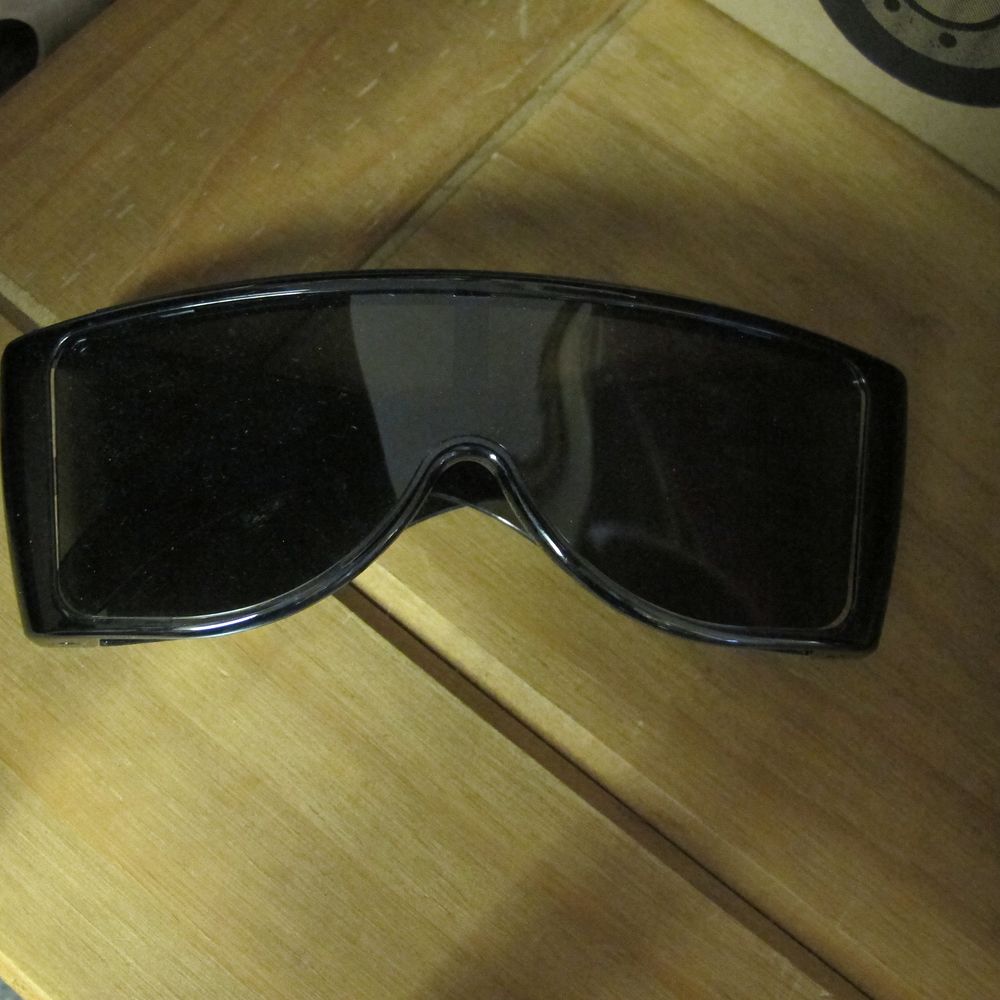 Lot 196: Vintage Style Wrap-Around Sun Shield Sunglasses