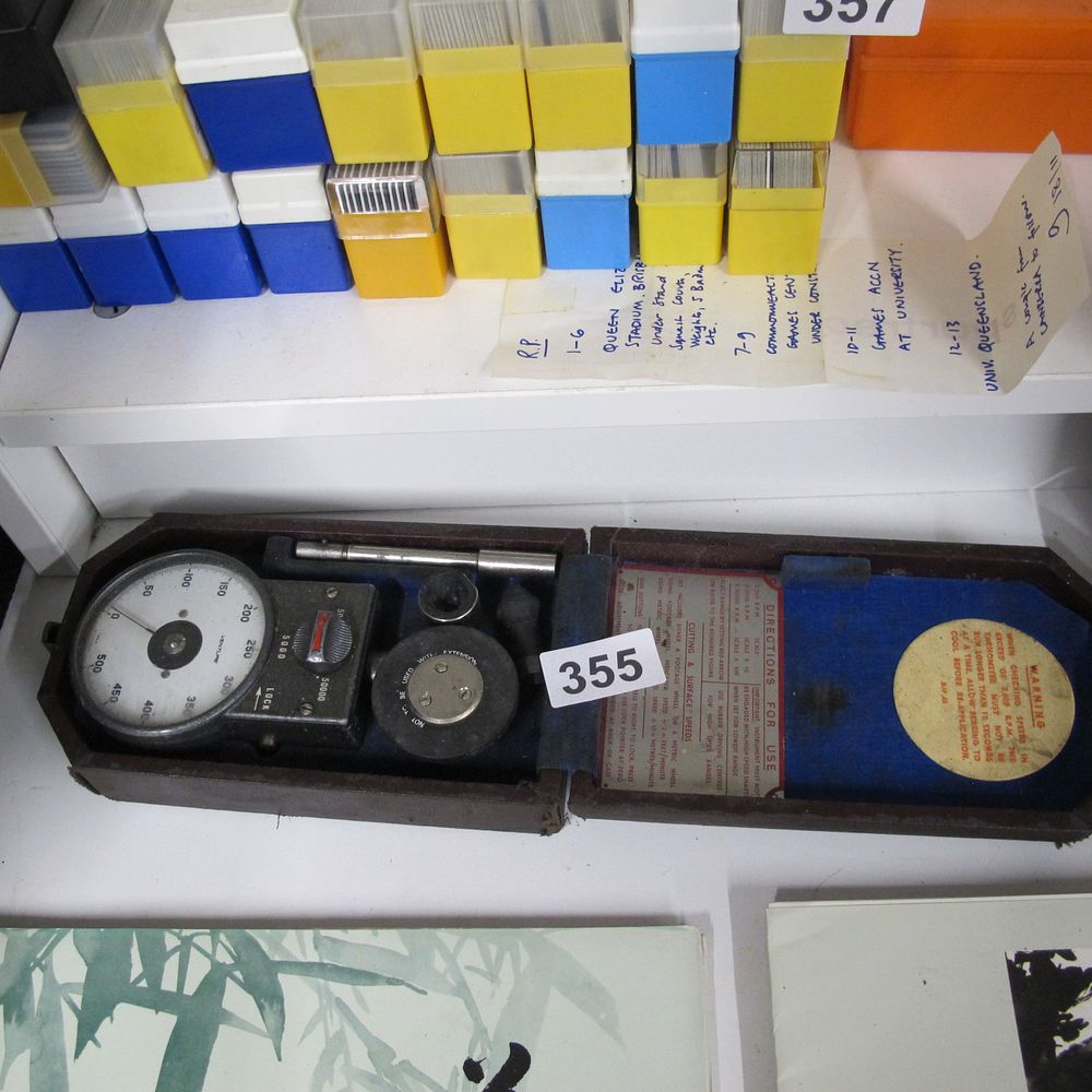 Lot 355: Vintage Smiths Venture ATH 6 Portable Mechanical Tachometer