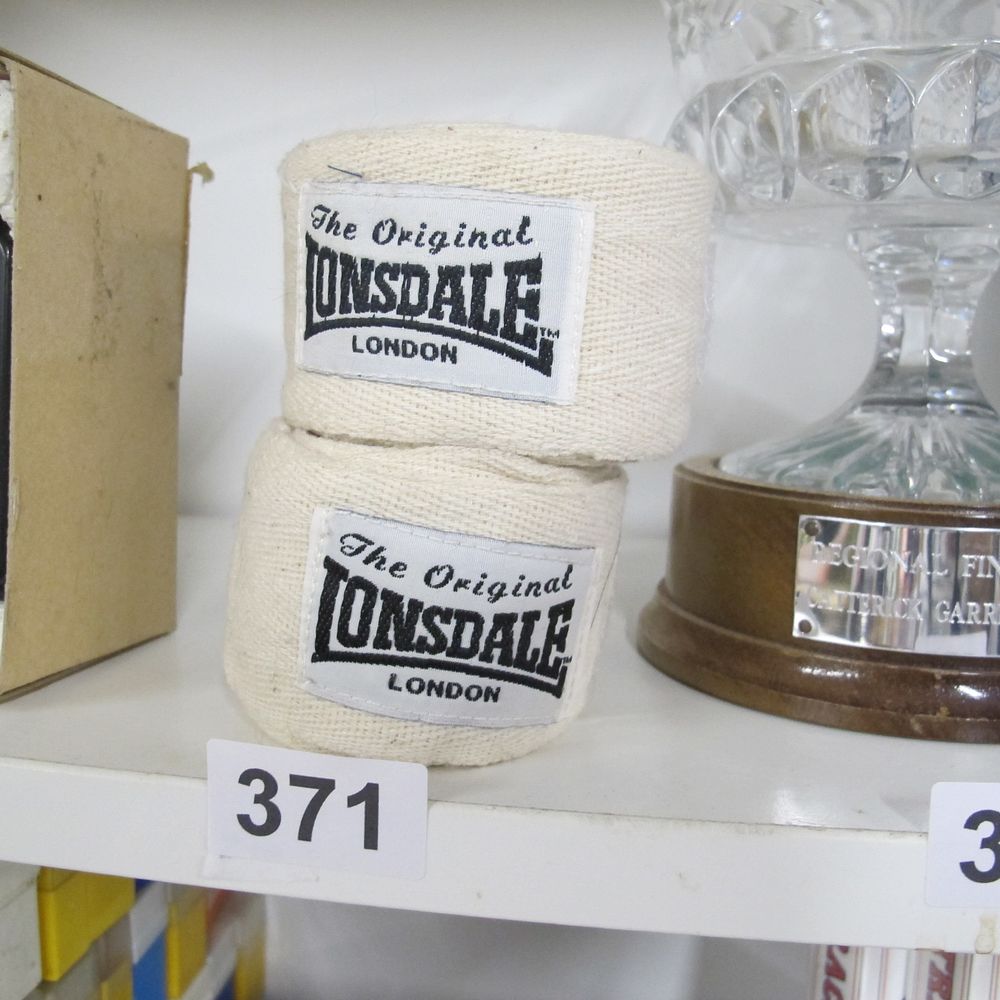 Lot 371: Lonsdale 'The Original' Cotton Boxing Hand Wraps, 4.5m
