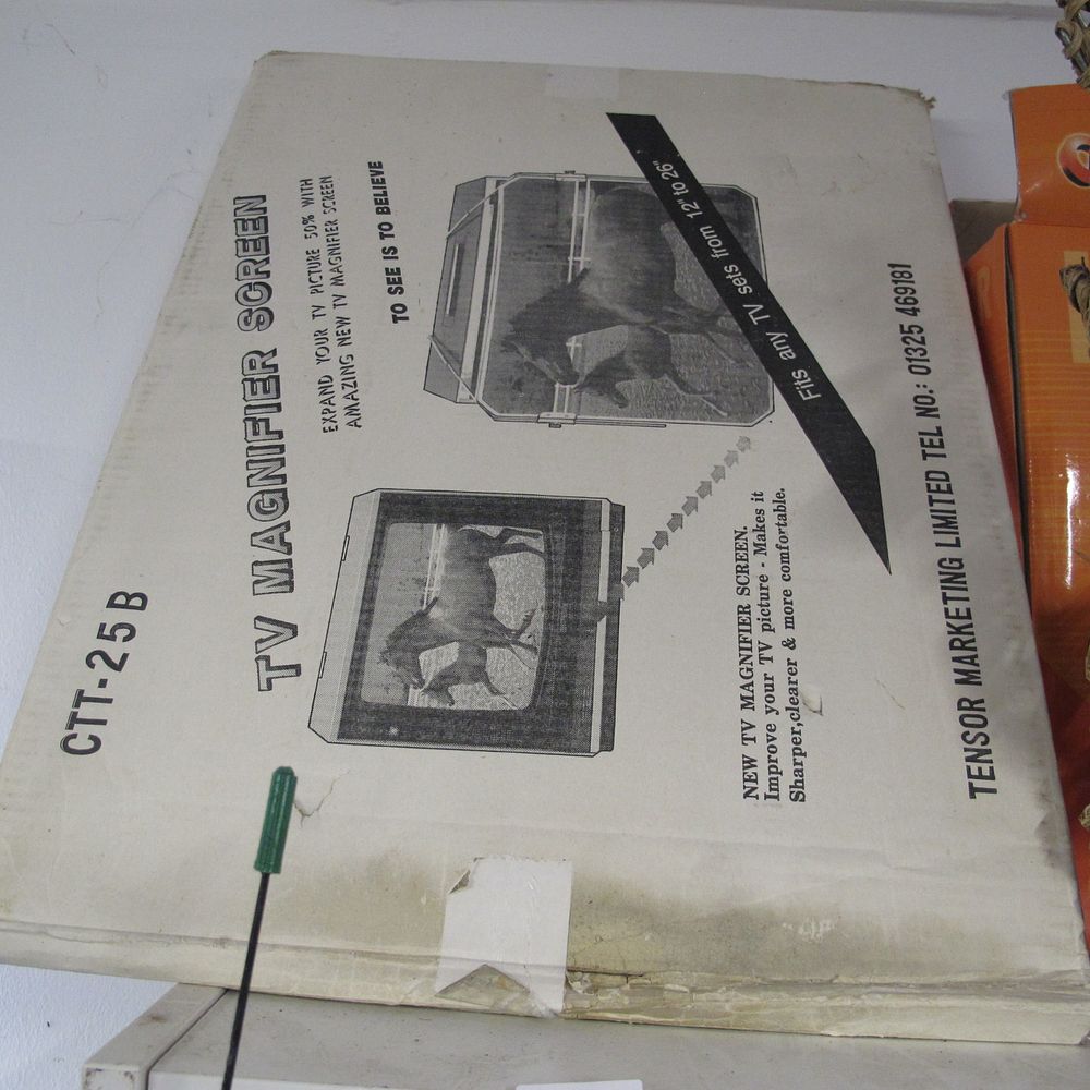 Lot 425: Vintage Tensor Marketing Limited TV Magnifier Screen Packaging,...