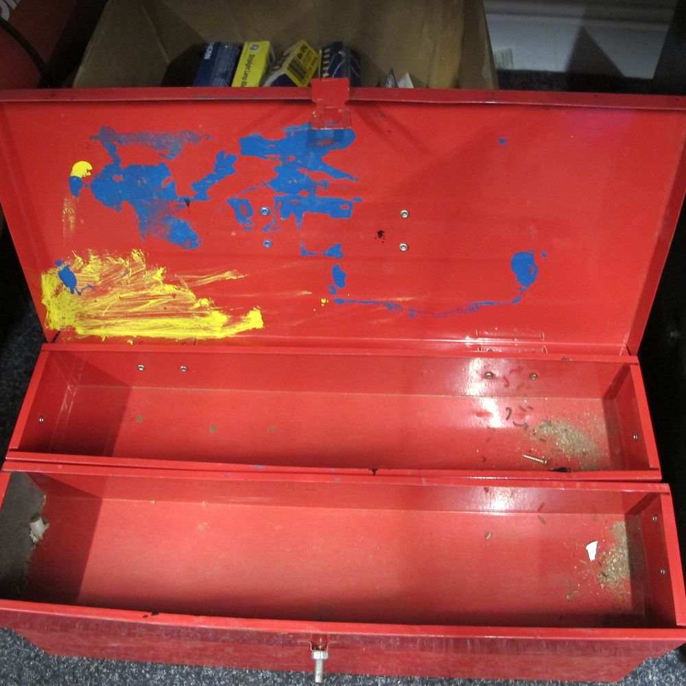 Lot 463: Vintage Snap-On Red Metal Cantilever Toolbox, likely KRA24...